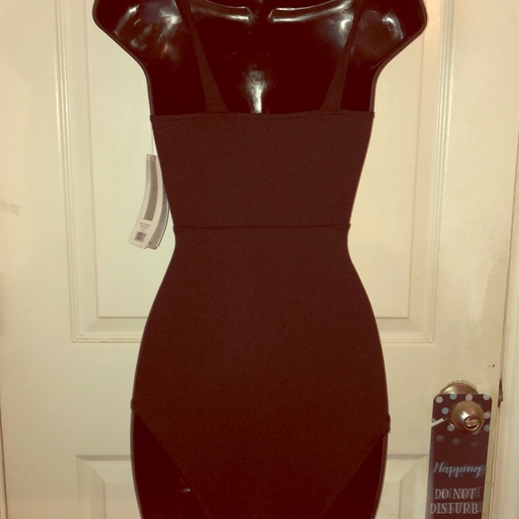 Scalloped Black Bodysuit - Picture 3 of 4